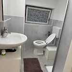 Friends Corner 아파트